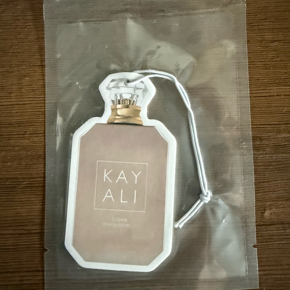 KAYALI Utopia Vanilla Coco 21 Hanging Car Air Freshener